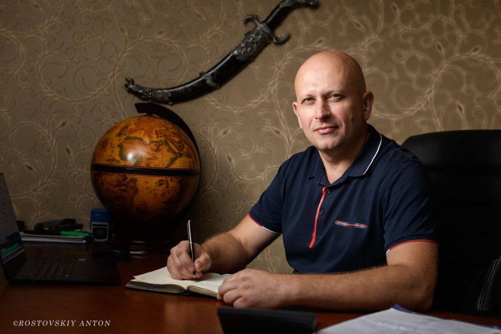 деловой портретв офисе на предприятии